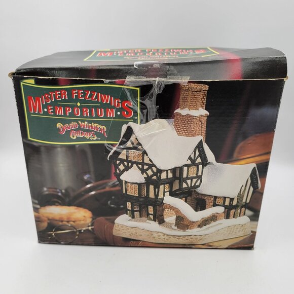 Vintage 1990 David Winter MISTER FEZZIWIGS EMPORIUM Village Cottage w BOX & COA - Picture 12 of 15